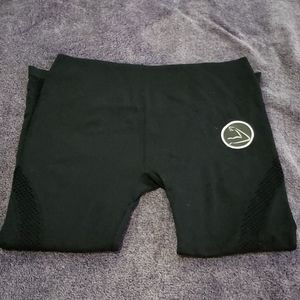 ITZON Active Capri Leggings w/ mesh